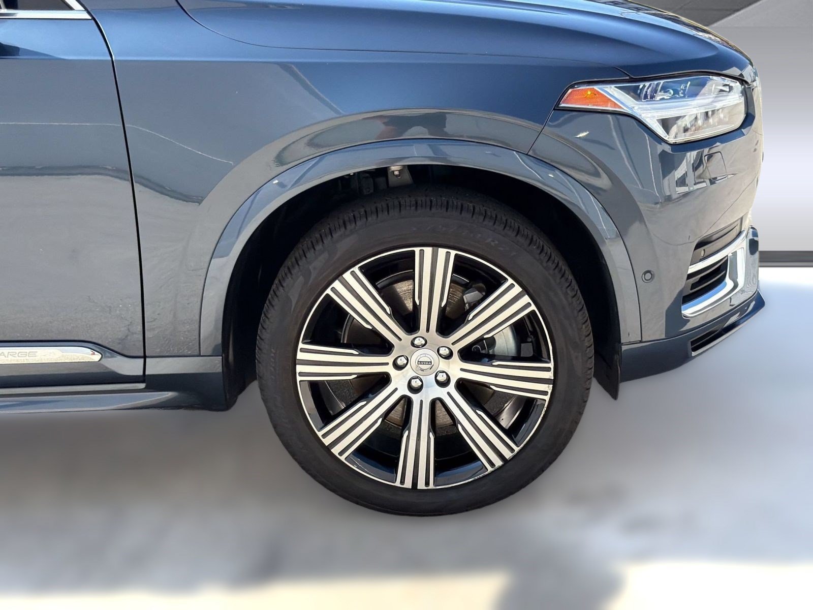 Certified 2024 Volvo XC90 T8 Plus w/ Protection Package Premier AWD/4WD image 13