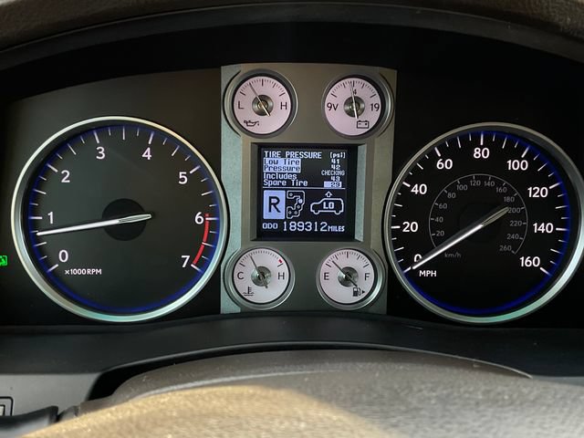 Used 2011 Lexus LX 570 4WD w/ Luxury Pkg image 20