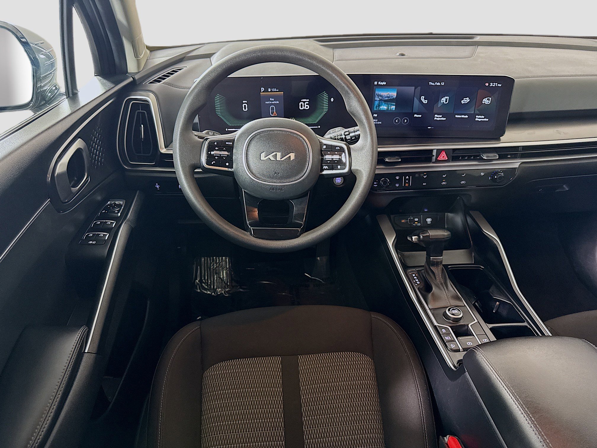 Used 2025 Kia Sorento LX image 17