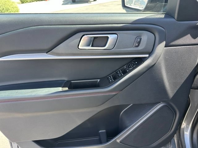 Used 2025 Ford Explorer ST-Line AWD/4WD image 17