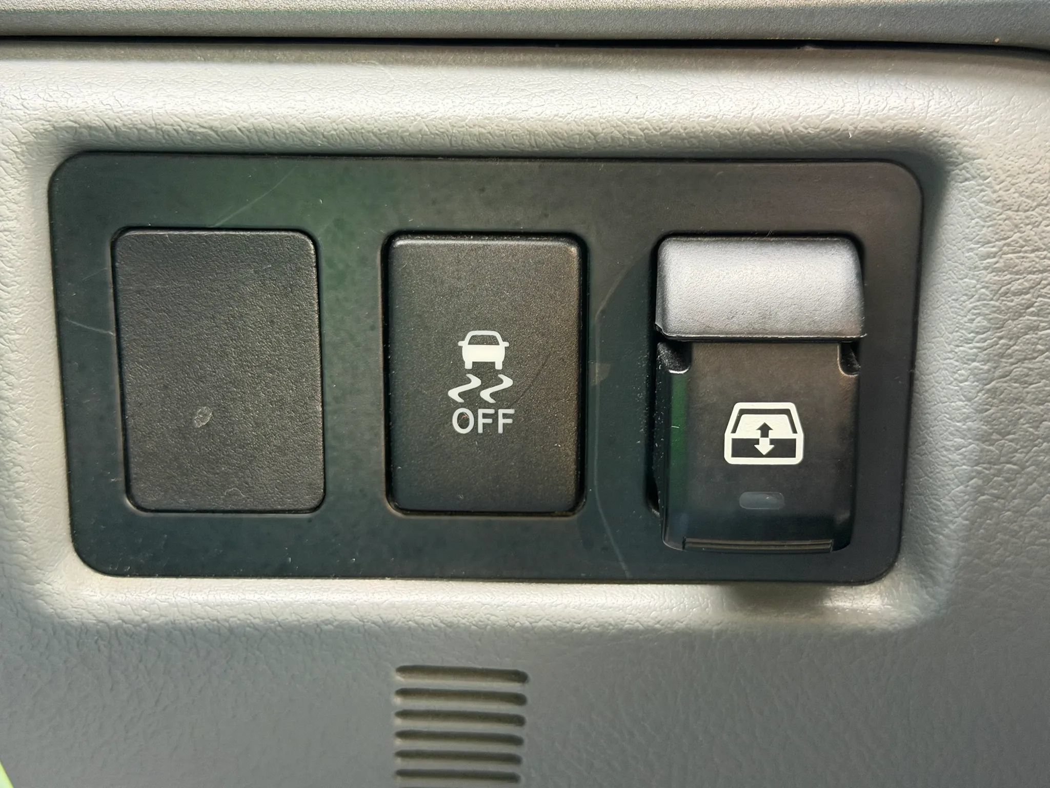 Used 2011 Toyota Tundra 2WD CrewMax w/ Tow Pkg image 19