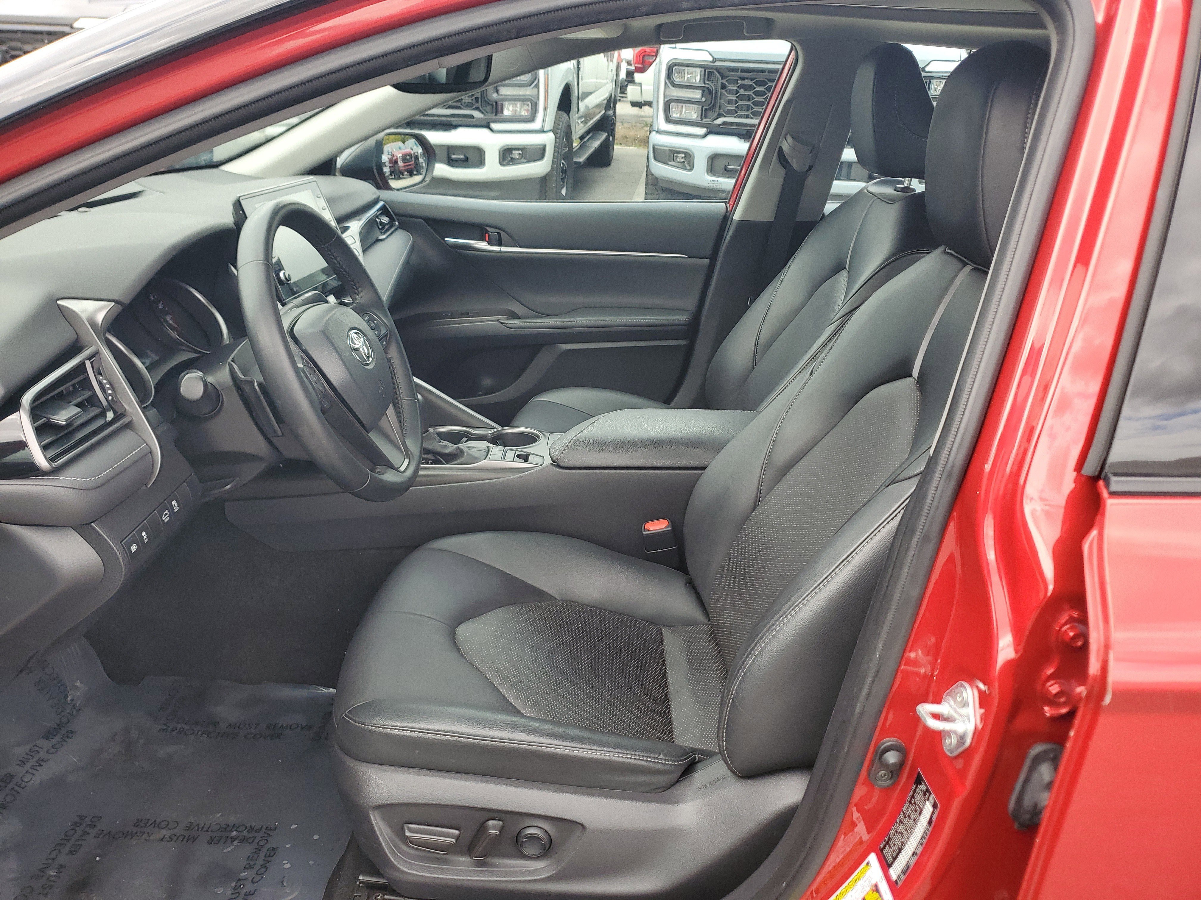 Used 2022 Toyota Camry XSE image 11