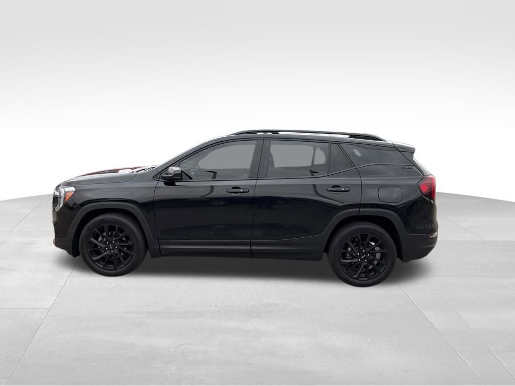 Used 2024 GMC Terrain SLE w/ Driver Convenience Package image 2