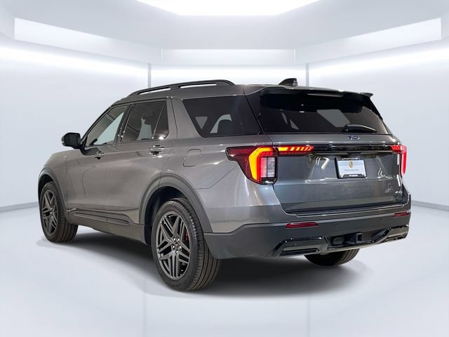Used 2025 Ford Explorer ST-Line w/ ST-Line Street Pack AWD/4WD image 6
