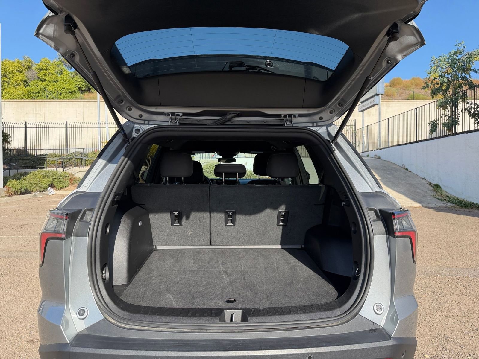 Used 2025 Chevrolet Equinox LT image 30