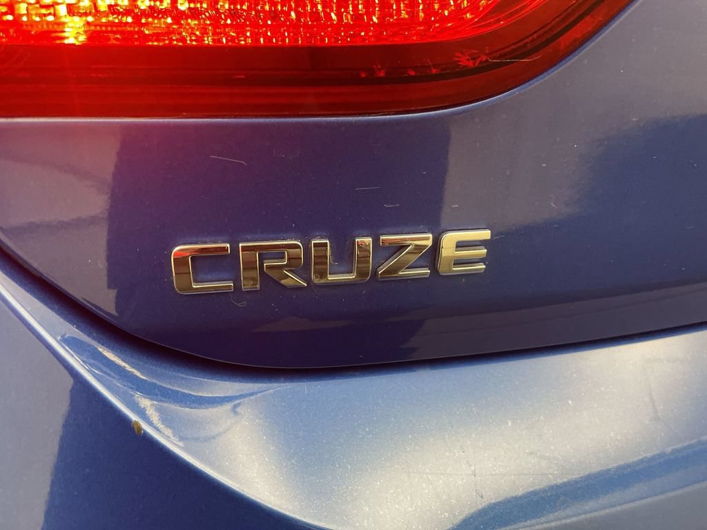 Used 2018 Chevrolet Cruze LT w/ Convenience Package FWD image 23