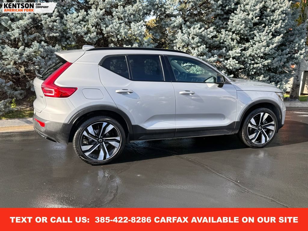 Used 2025 Volvo XC40 B5 Plus image 7