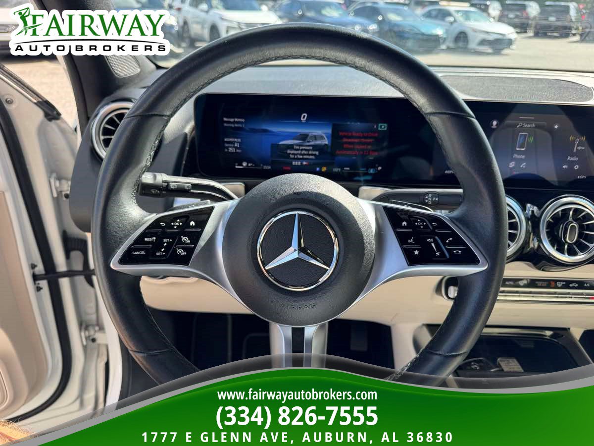 Used 2025 Mercedes-Benz GLB 250 w/ Exclusive Package image 18