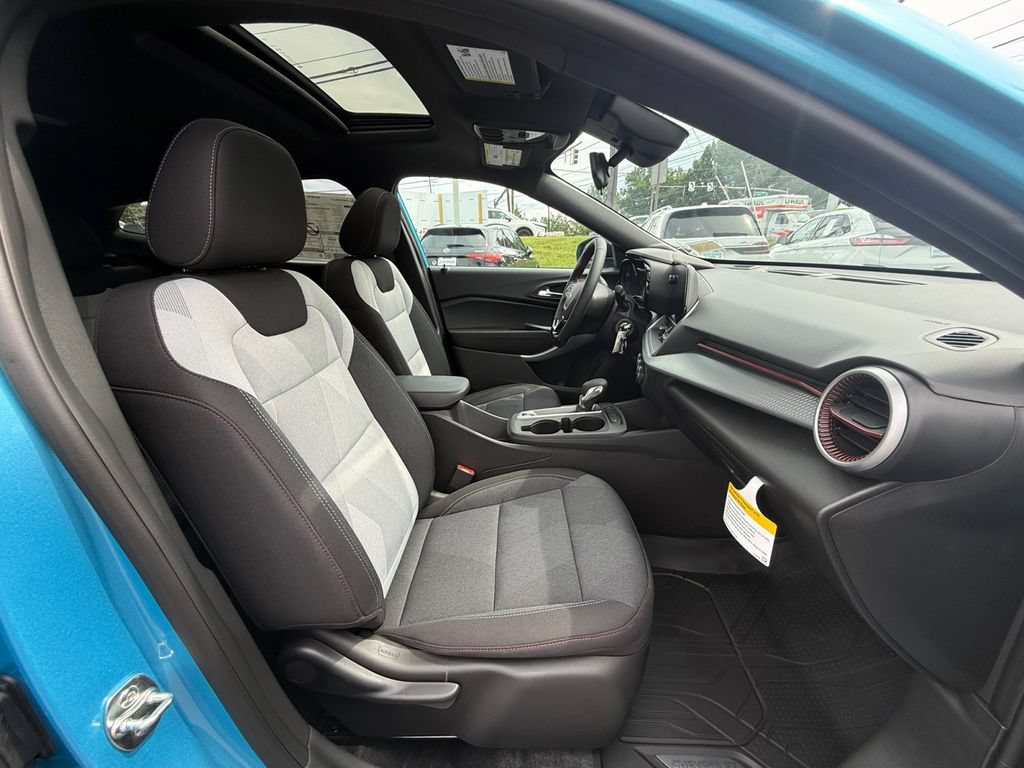 New 2026 Chevrolet Trax RS w/ Sunroof Package FWD image 25
