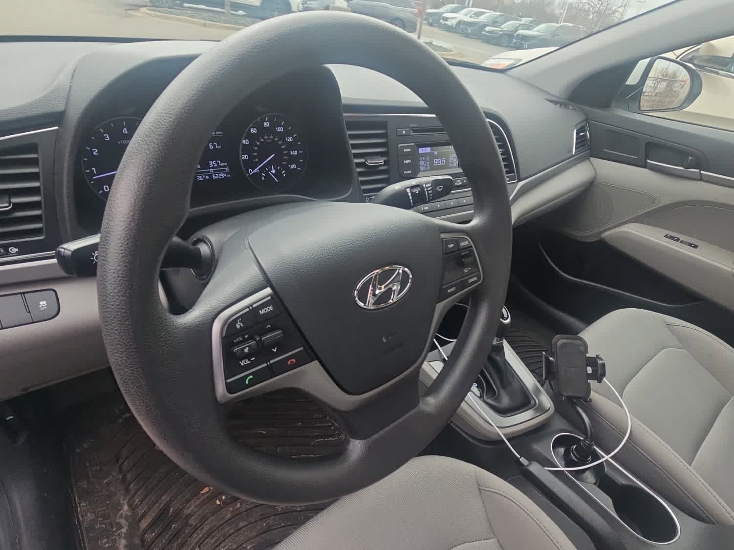 Used 2017 Hyundai Elantra SE w/ Cargo Package image 5