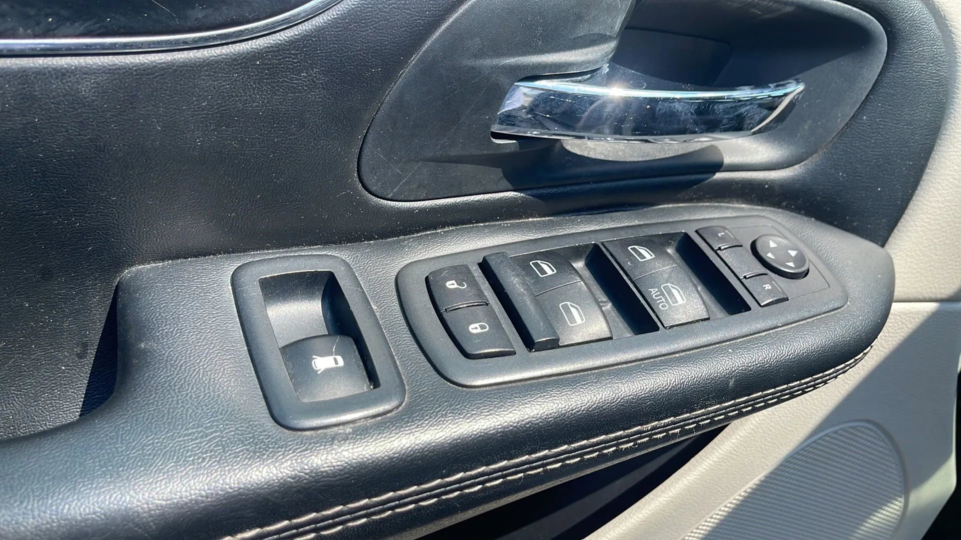 Used 2020 Dodge Grand Caravan SXT image 16