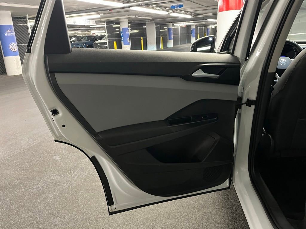 Certified 2023 Volkswagen Taos SE w/ Panoramic Sunroof Package image 21