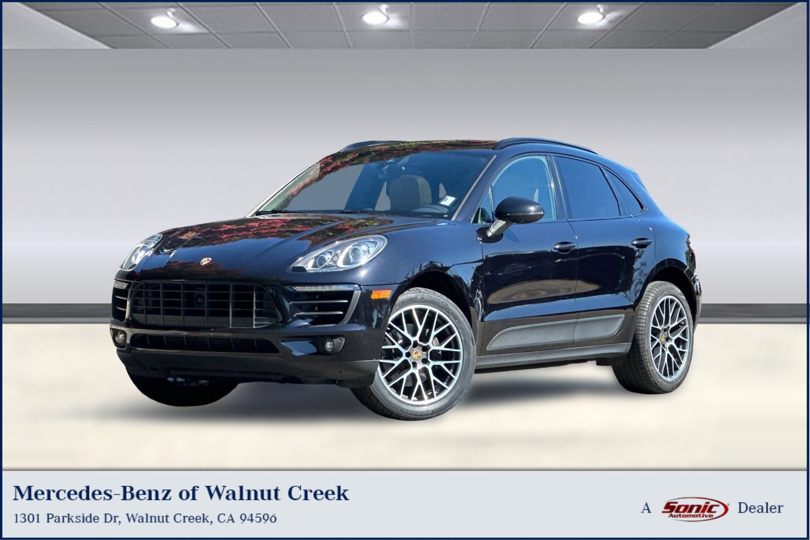 Used 2018 Porsche Macan AWD/4WD image 1