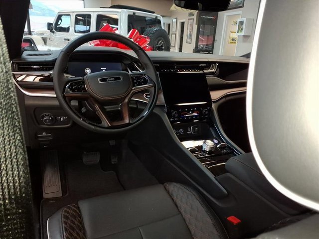 New 2025 Jeep Grand Cherokee L Summit image 13