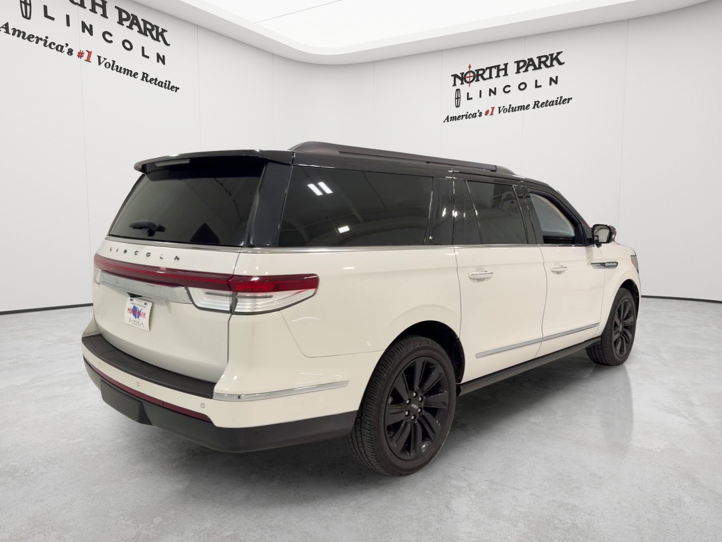 Used 2023 Lincoln Navigator L Black Label AWD/4WD image 5