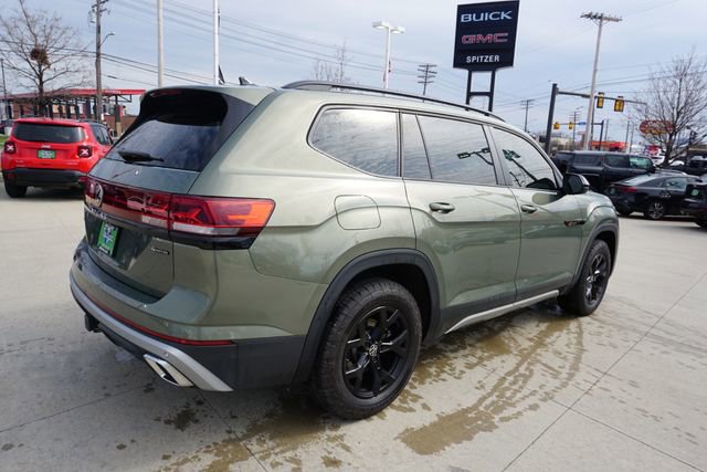 Used 2025 Volkswagen Atlas Peak Edition SE image 4