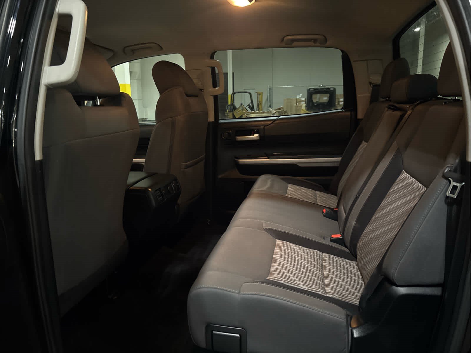 Used 2020 Toyota Tundra SR5 w/ SR5 Convenience Package AWD/4WD image 8