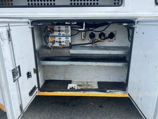 Used 2019 Freightliner Sprinter 3500 w/ Premium Package RWD image 14