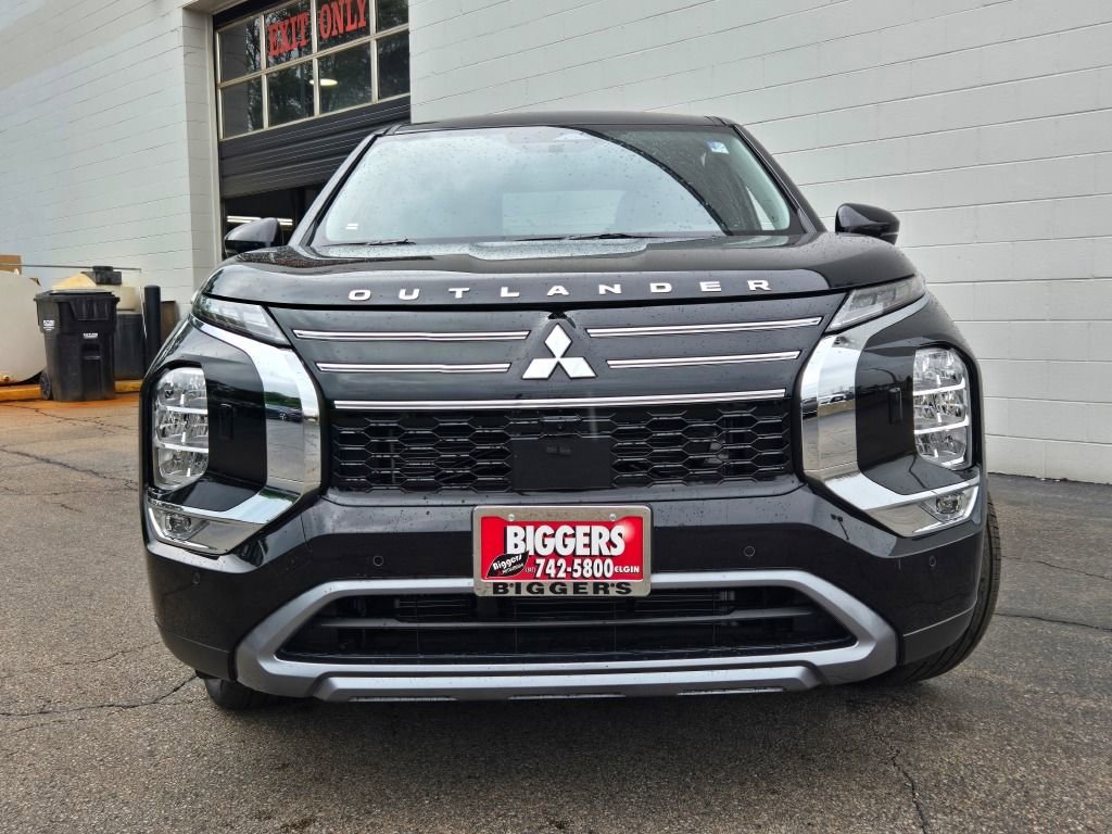 New 2025 Mitsubishi Outlander SE image 2