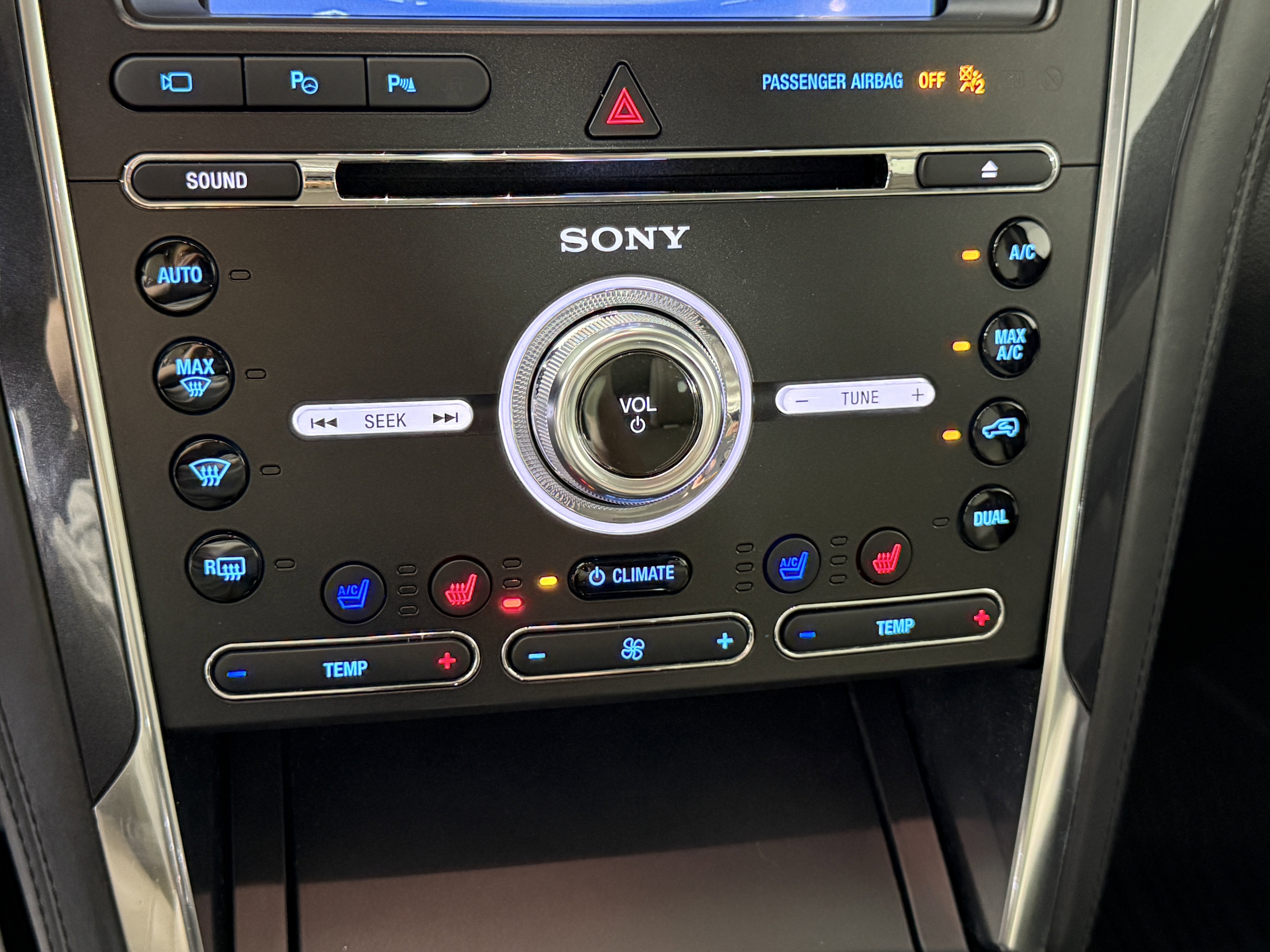 Certified 2018 Ford Explorer Platinum image 22