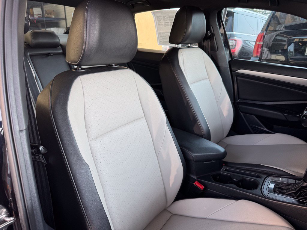 Used 2020 Volkswagen Jetta R-Line w/ R-Line Cold Weather Package FWD image 22