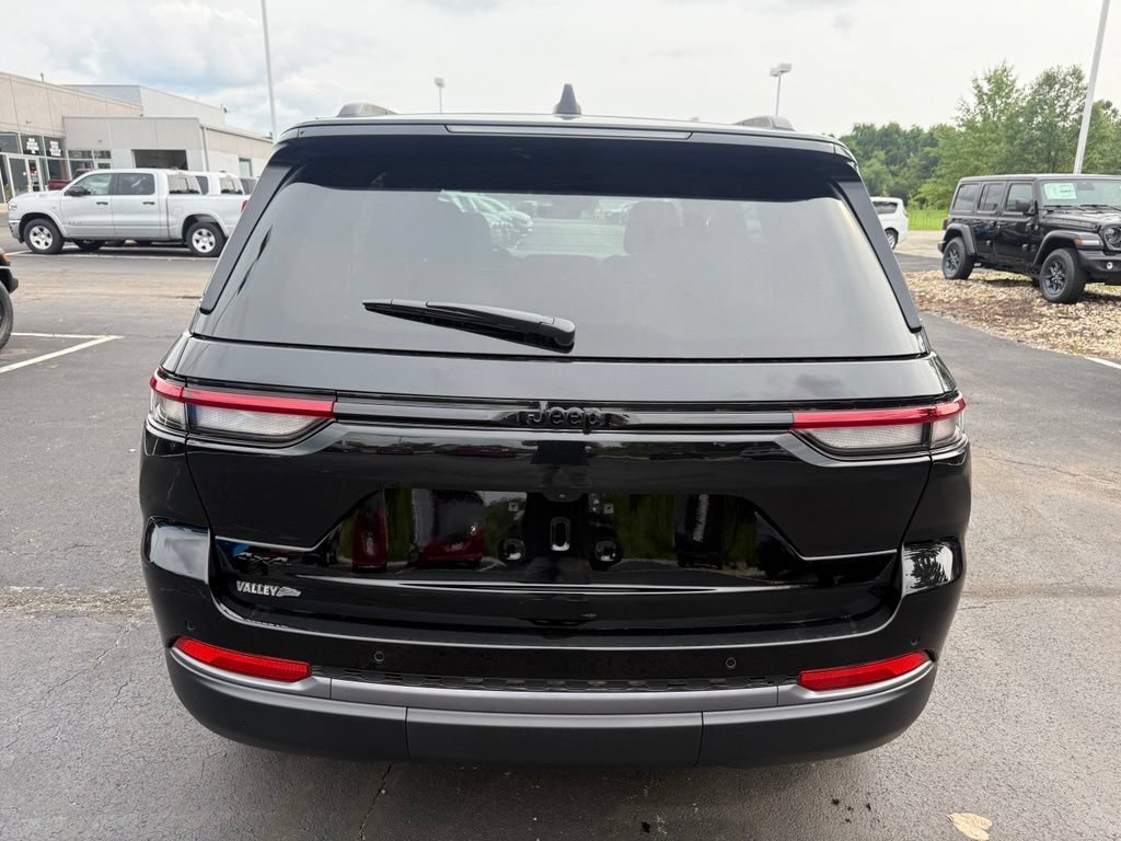 New 2026 Jeep Grand Cherokee Limited w/ Limited Altitude Package AWD/4WD image 5