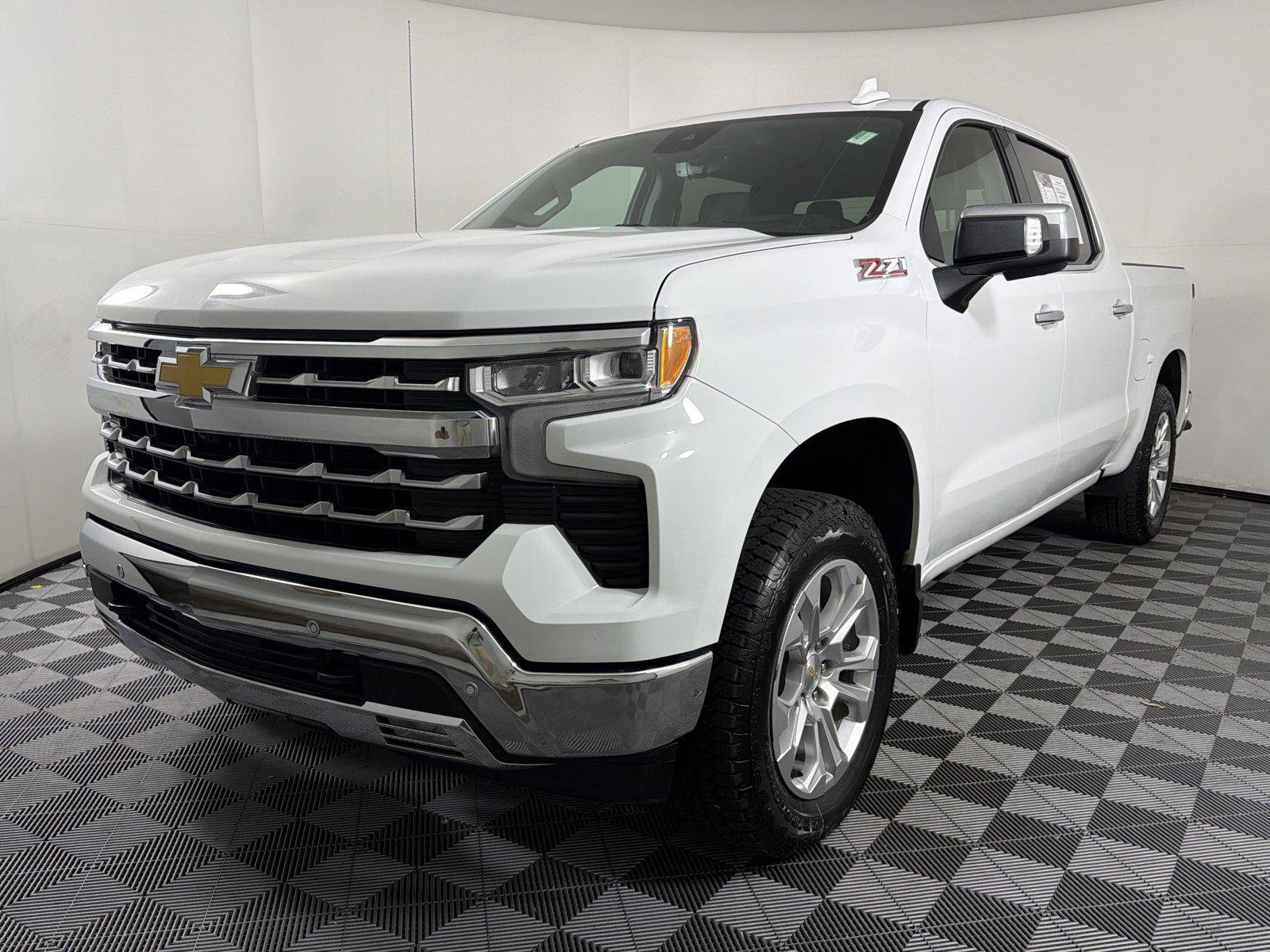 Used 2024 Chevrolet Silverado 1500 LTZ w/ Technology Package AWD/4WD image 3