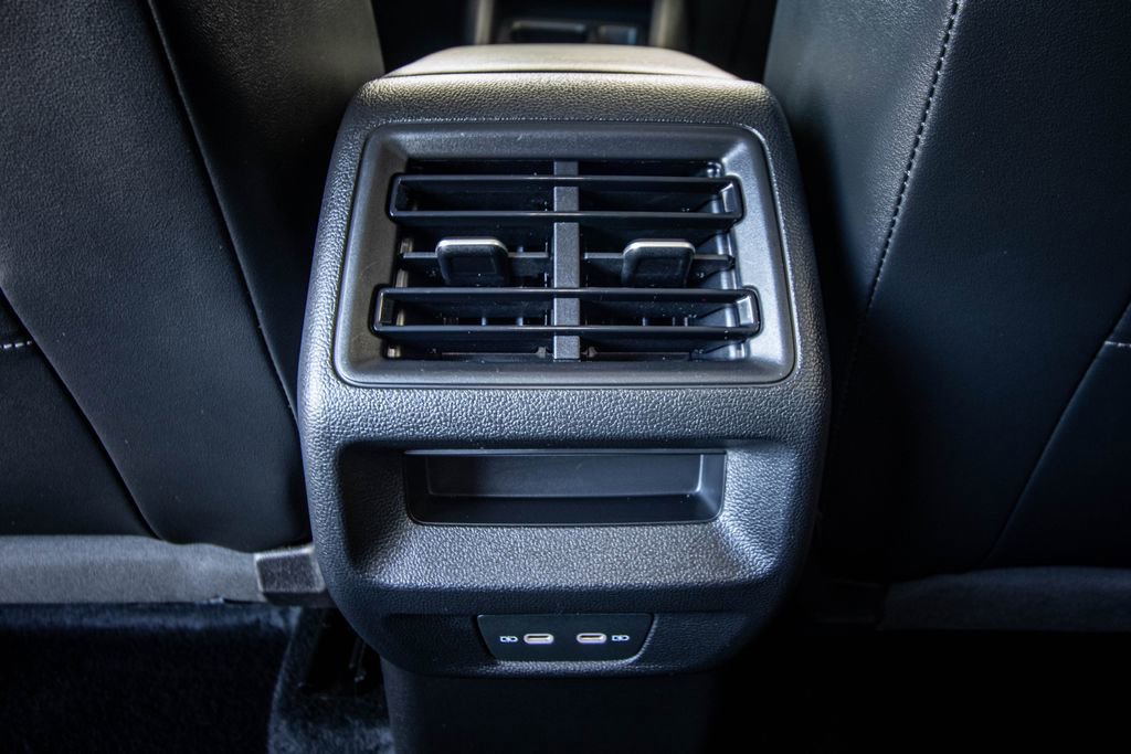 Certified 2025 Volkswagen Tiguan SE image 31