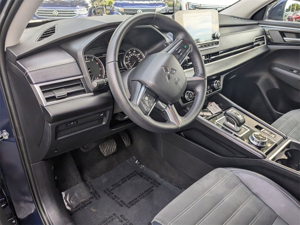 Used 2024 Mitsubishi Outlander SE image 13