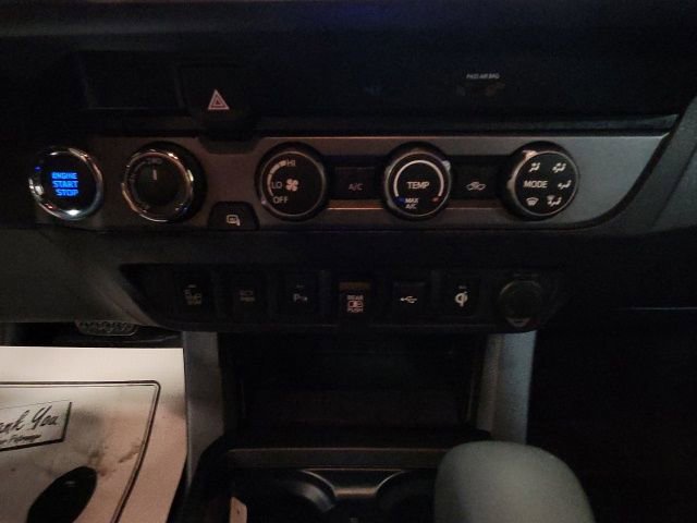 Used 2020 Toyota Tacoma TRD Off-Road w/ Technology Package image 18