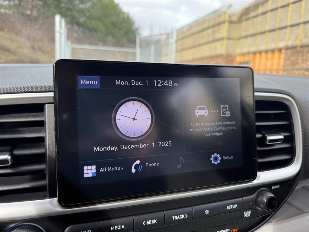 Used 2022 Hyundai Venue SEL image 21