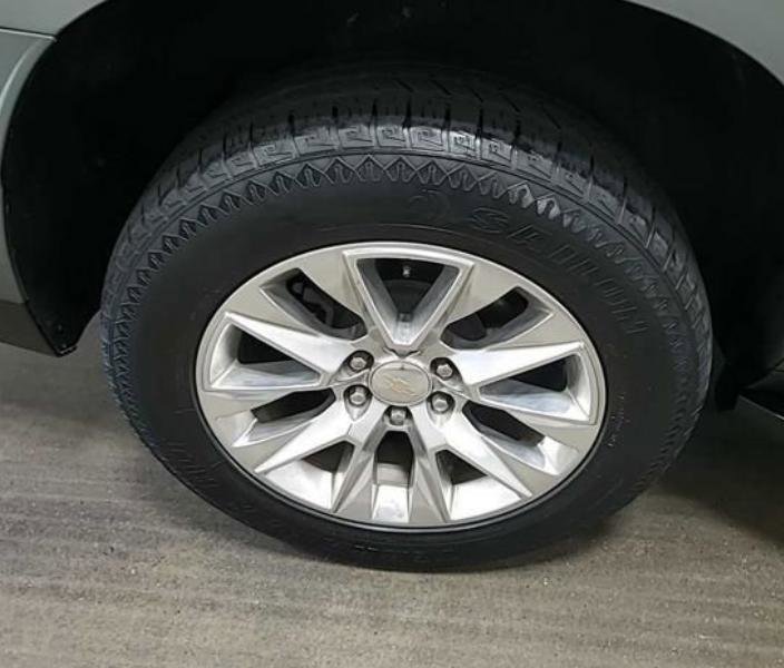 Used 2023 Chevrolet Suburban Premier RWD image 9