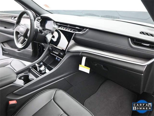 Used 2025 Jeep Grand Cherokee Limited w/ Luxury Tech Group II image 12