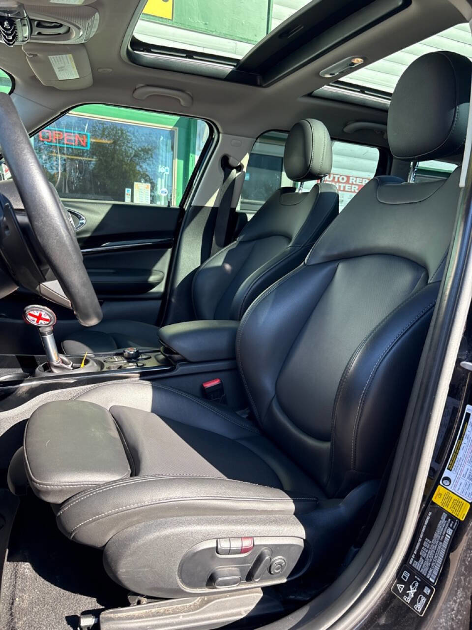 Used 2019 MINI Cooper Clubman S w/ Premium Package image 17