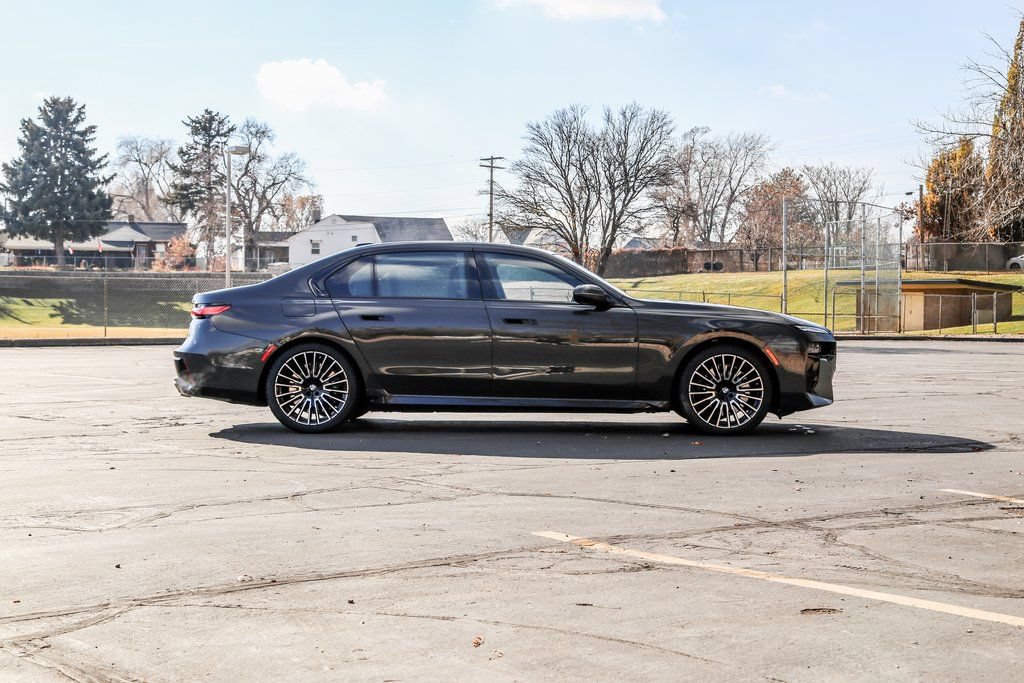 Used 2025 BMW 760i xDrive w/ Executive Package AWD/4WD image 6