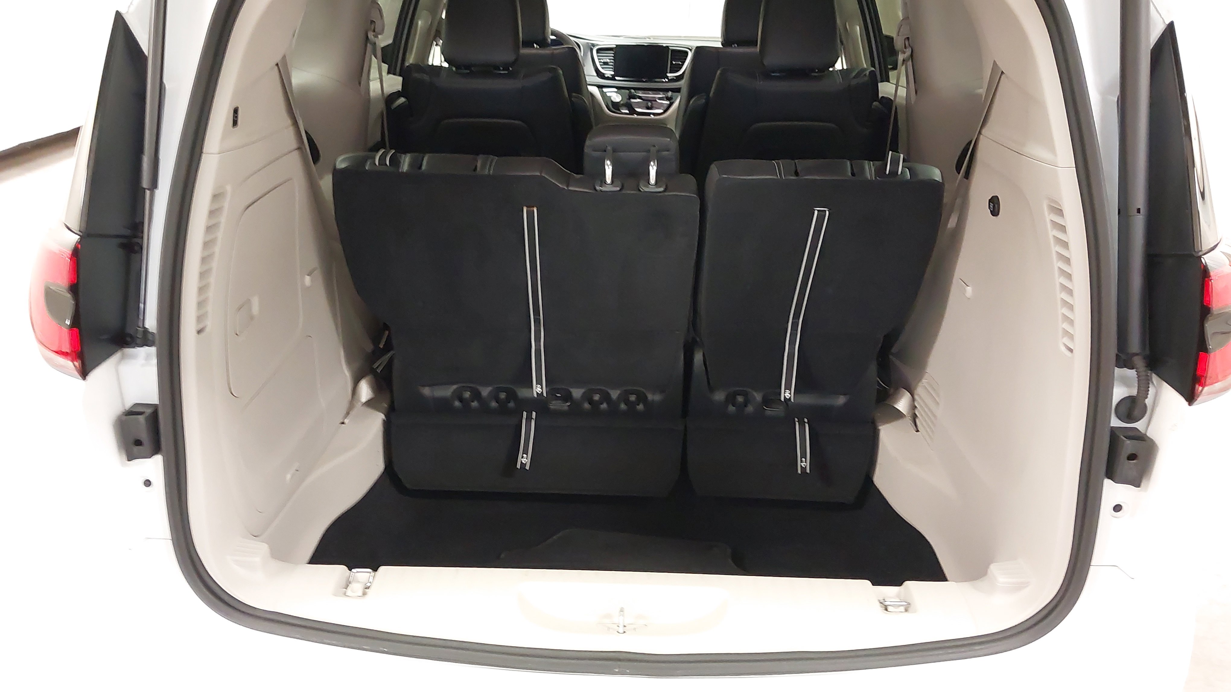 Used 2024 Chrysler Pacifica Select image 27