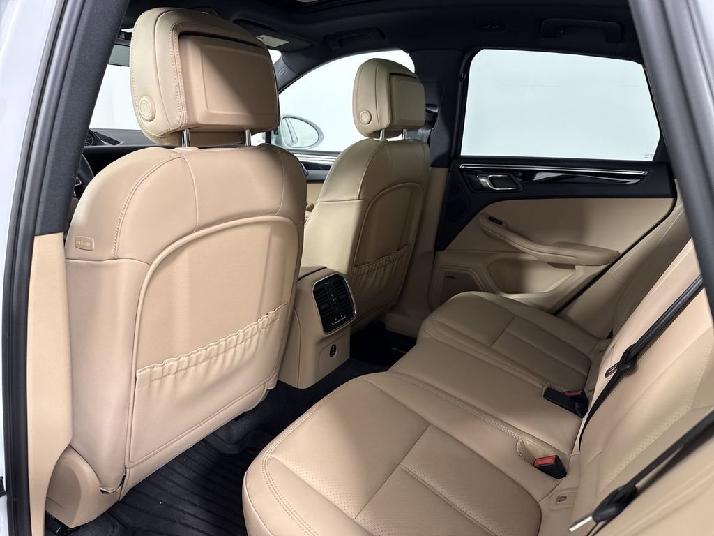 Certified 2025 Porsche Macan image 26