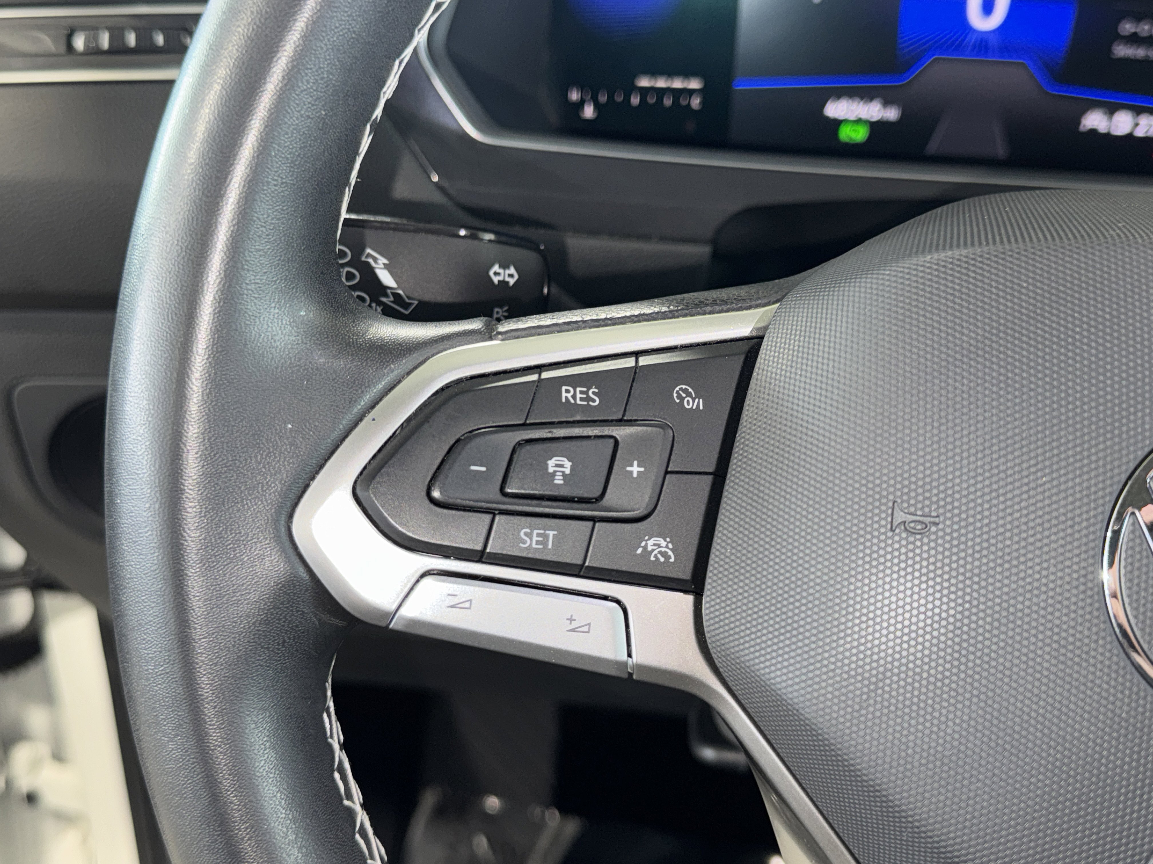 Used 2022 Volkswagen Tiguan SE image 22