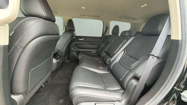 Used 2025 Nissan Armada SV AWD/4WD image 25
