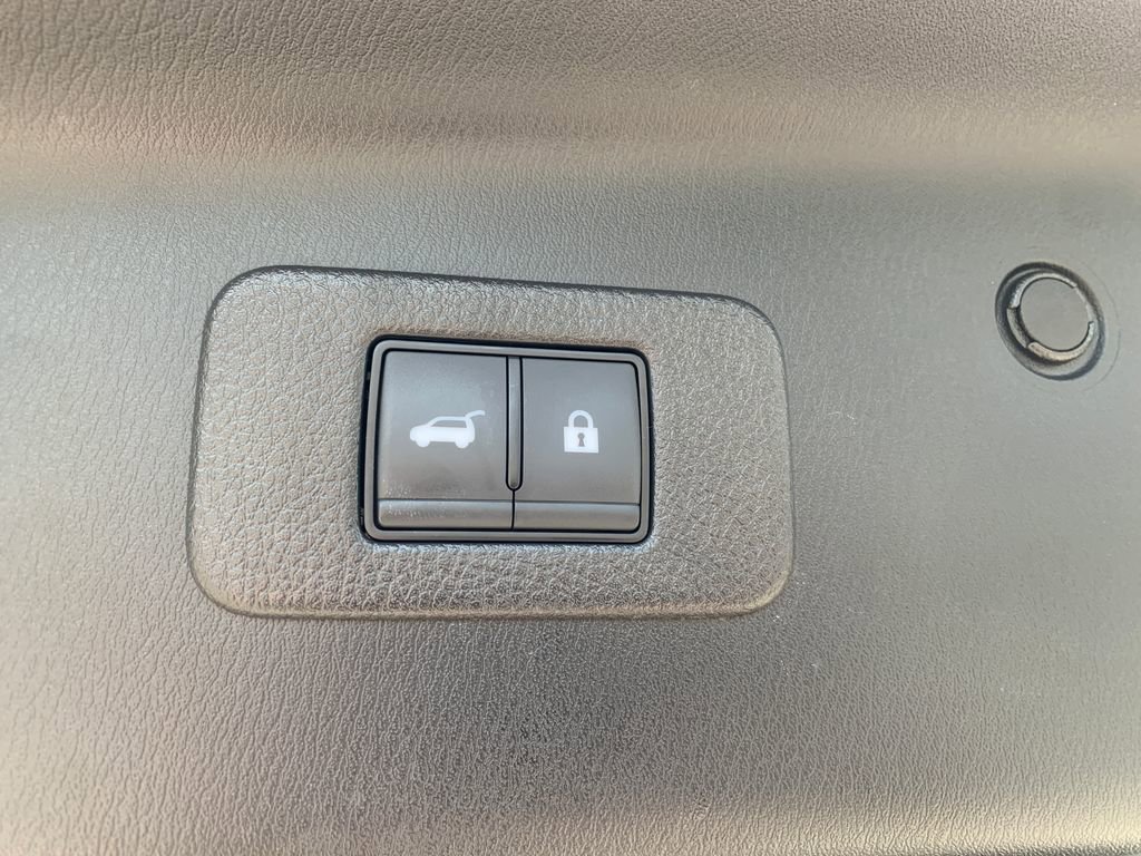 Used 2024 Nissan Armada Platinum w/ Captain's Chairs Package image 9