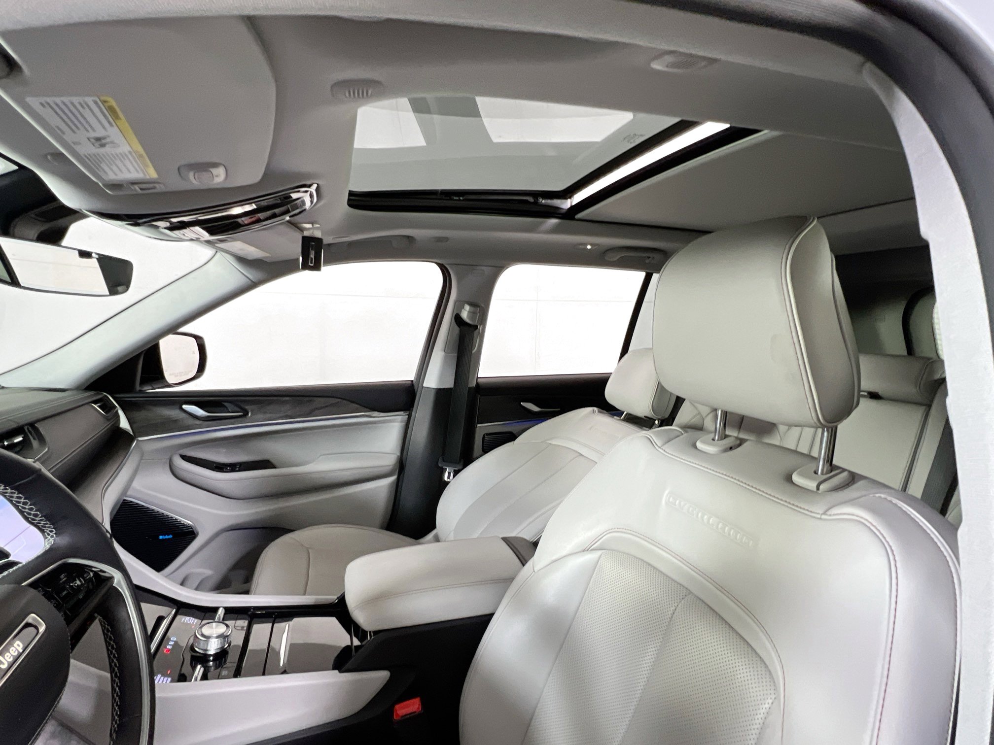 Used 2022 Jeep Grand Cherokee Overland image 22