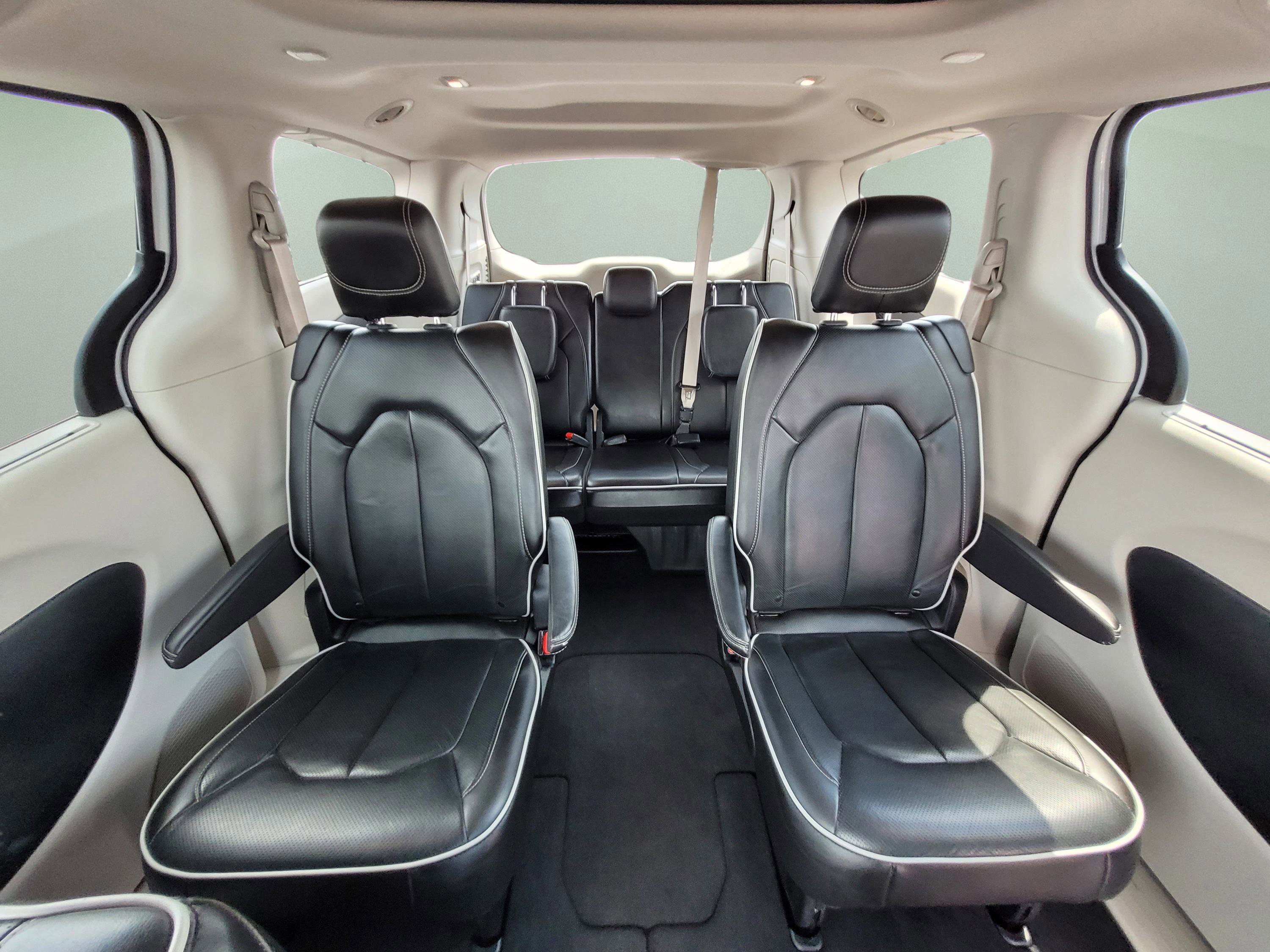 Used 2022 Chrysler Pacifica Limited FWD image 18