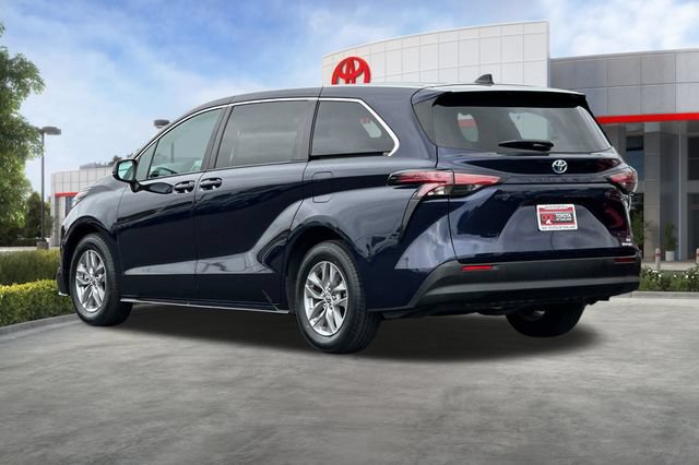 Used 2022 Toyota Sienna LE FWD image 7