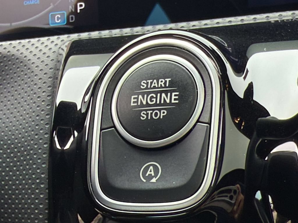 Used 2025 Mercedes-Benz CLA 250 4MATIC image 22