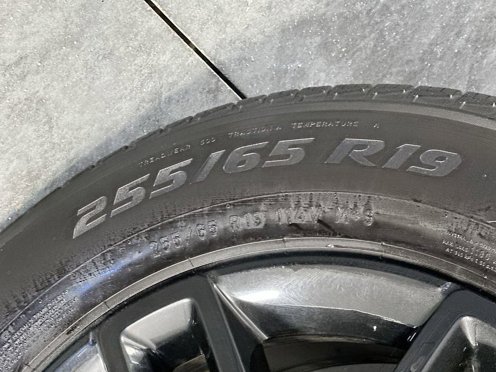 Used 2024 Land Rover Defender 110 S AWD/4WD image 32