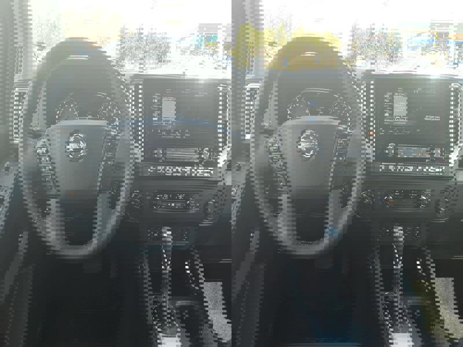 Used 2025 Nissan Frontier SV w/ SV Convenience Package image 17