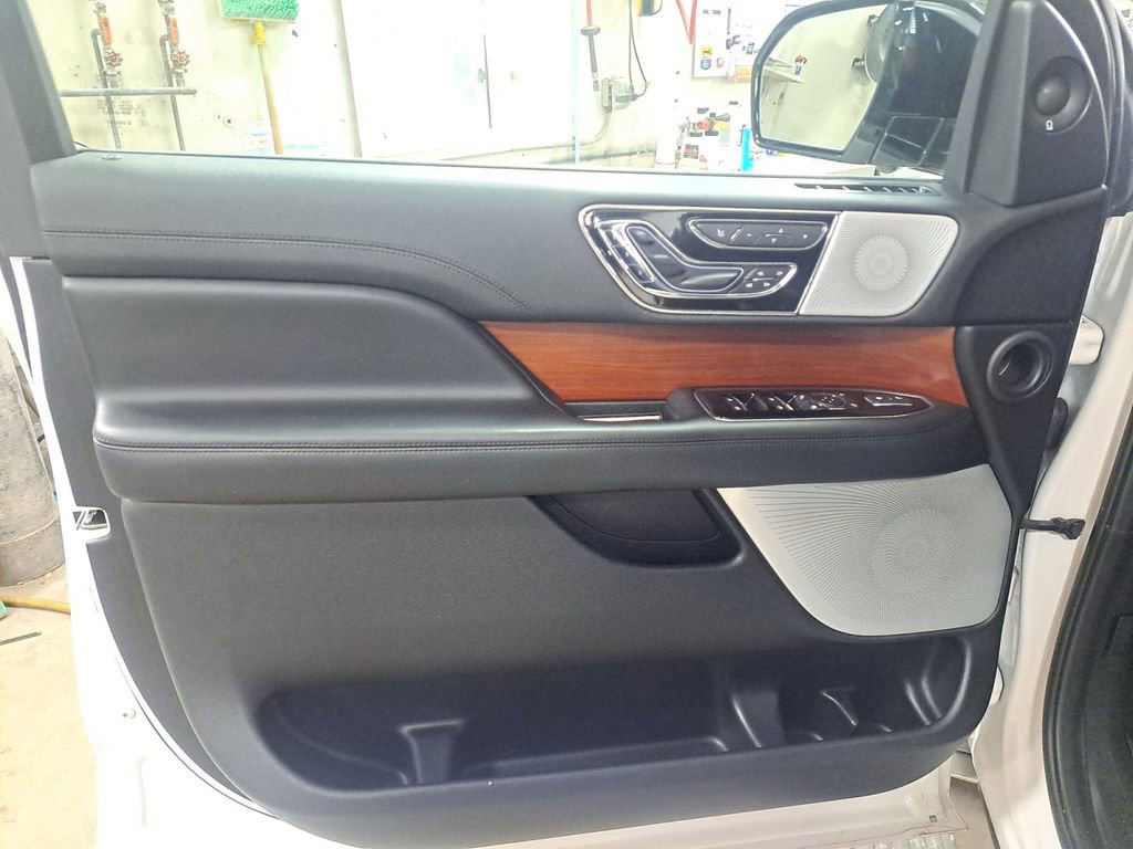 Used 2019 Lincoln Navigator Reserve image 33