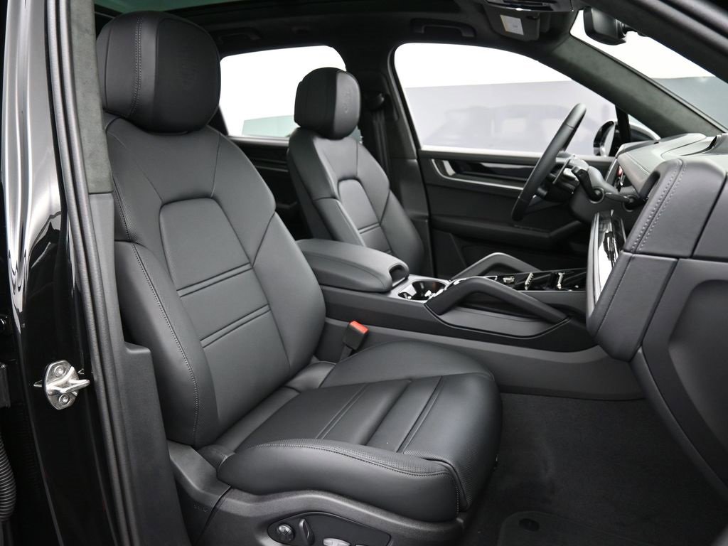 New 2026 Porsche Cayenne Turbo image 32