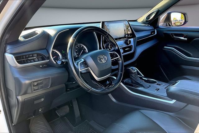 Used 2022 Toyota Highlander XSE image 17