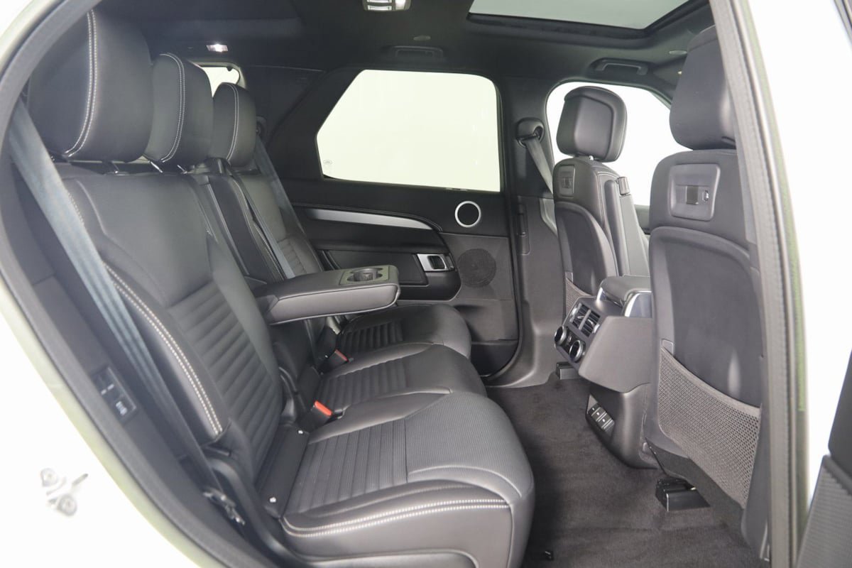 Used 2023 Land Rover Discovery S R-Dynamic image 15